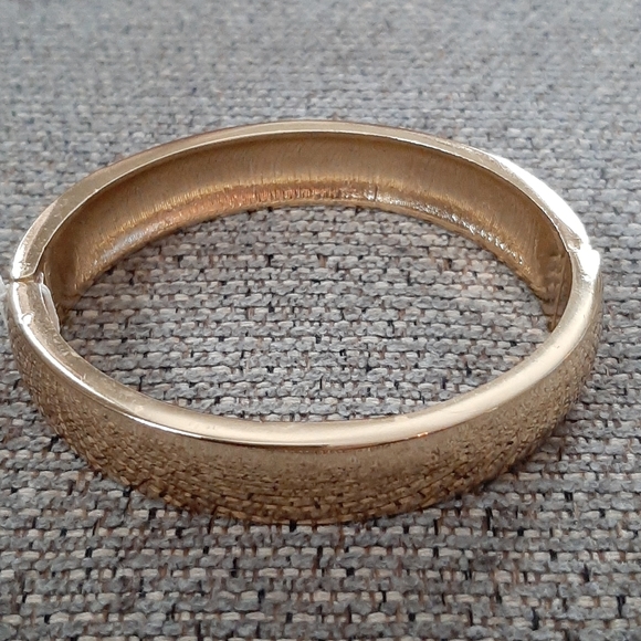 New Women's Grey & Gold Polka Dot Fashion Bracelet - Picture 4 of 12